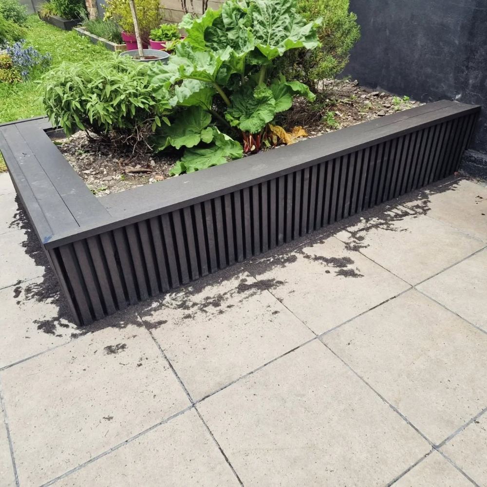 Built-in garden planter